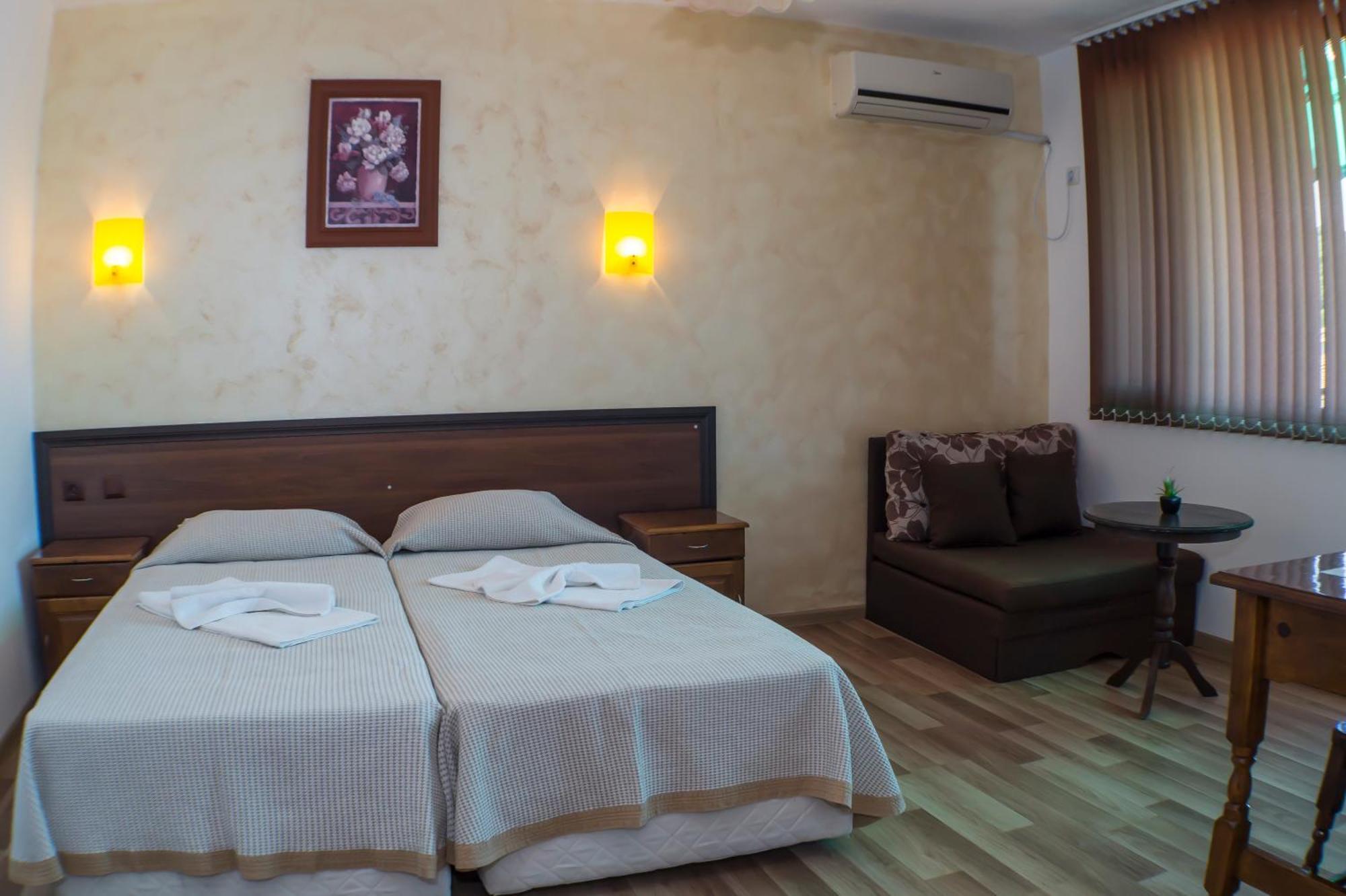 Chrystal Guest House Obzor Quarto foto