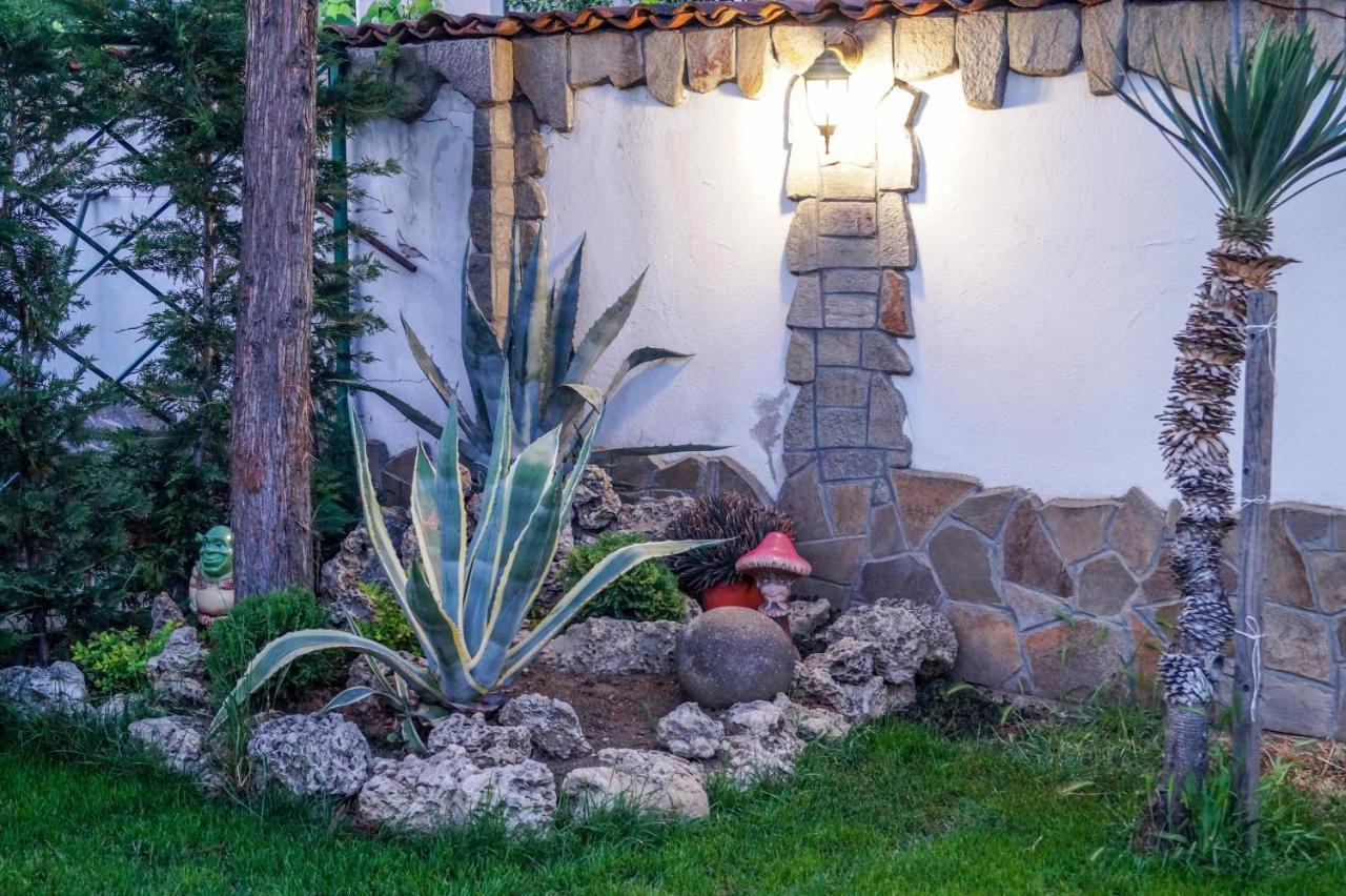 Chrystal Guest House Obzor Exterior foto