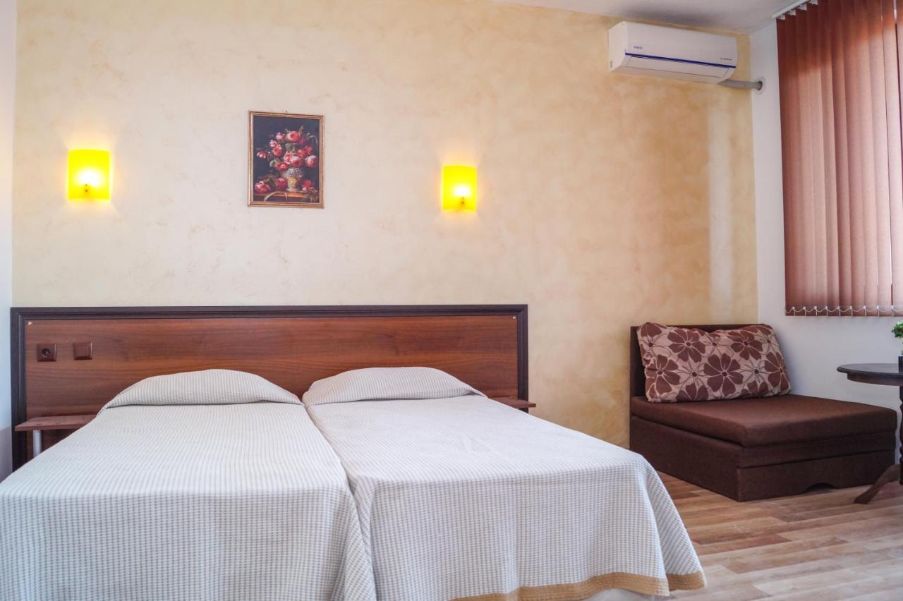 Chrystal Guest House Obzor Exterior foto